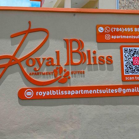 Royal Bliss Apartment Suites คิงส์ทาวน์ ภายนอก รูปภาพ